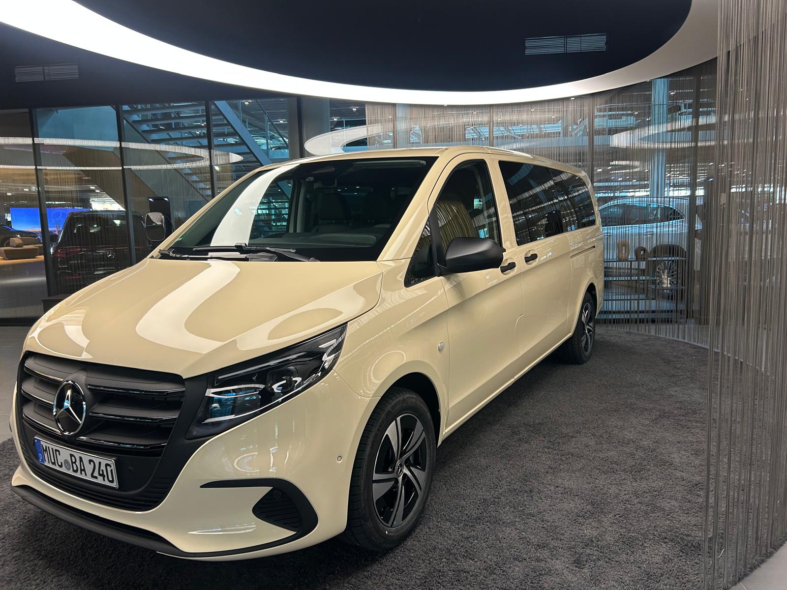 Taxi Adali Bus Fahrzeug 6