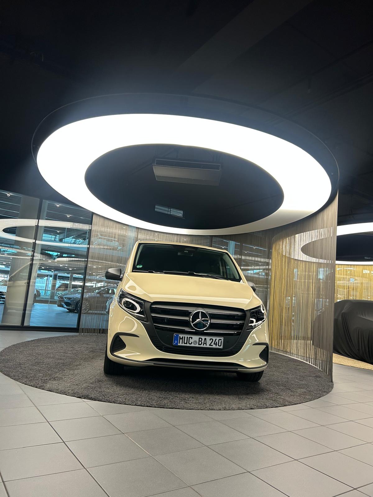 Taxi Adali Bus Fahrzeug 7